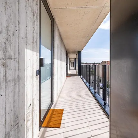 Apartman Riverside Duplex By The Sea With Pool And Balcony